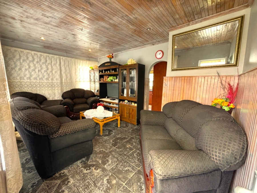 5 Bedroom Property for Sale in Belhar Western Cape